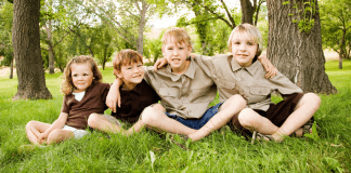 siblings sitting in a park