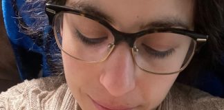 Mom snuggling her baby, struggling with postpartum anxiety